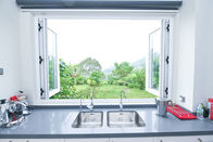 Finestra di vetro scorrevole di alluminio di piegatura del balcone della cucina